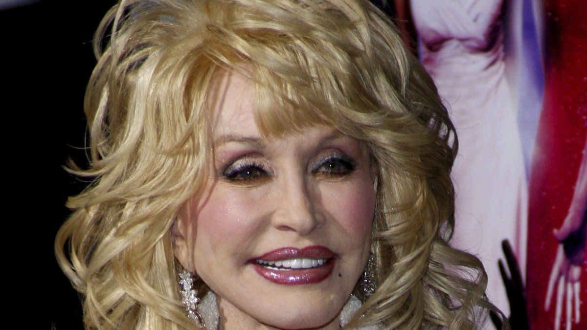 Dolly Parton partage une triste nouvelle avec ses fans : sa résidence à Las Vegas annulée