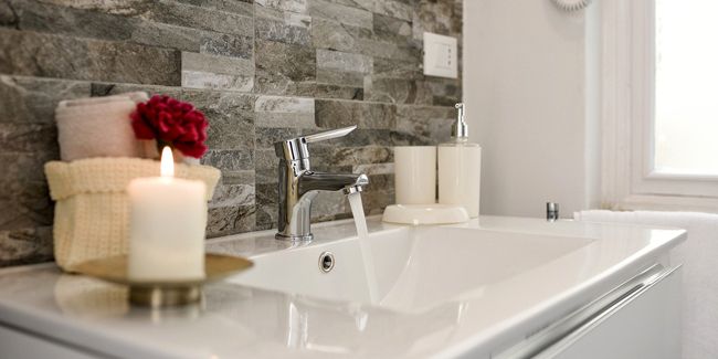 Installer un lave-main dans vos WC : guide pratique pour choisir le meilleur modèle