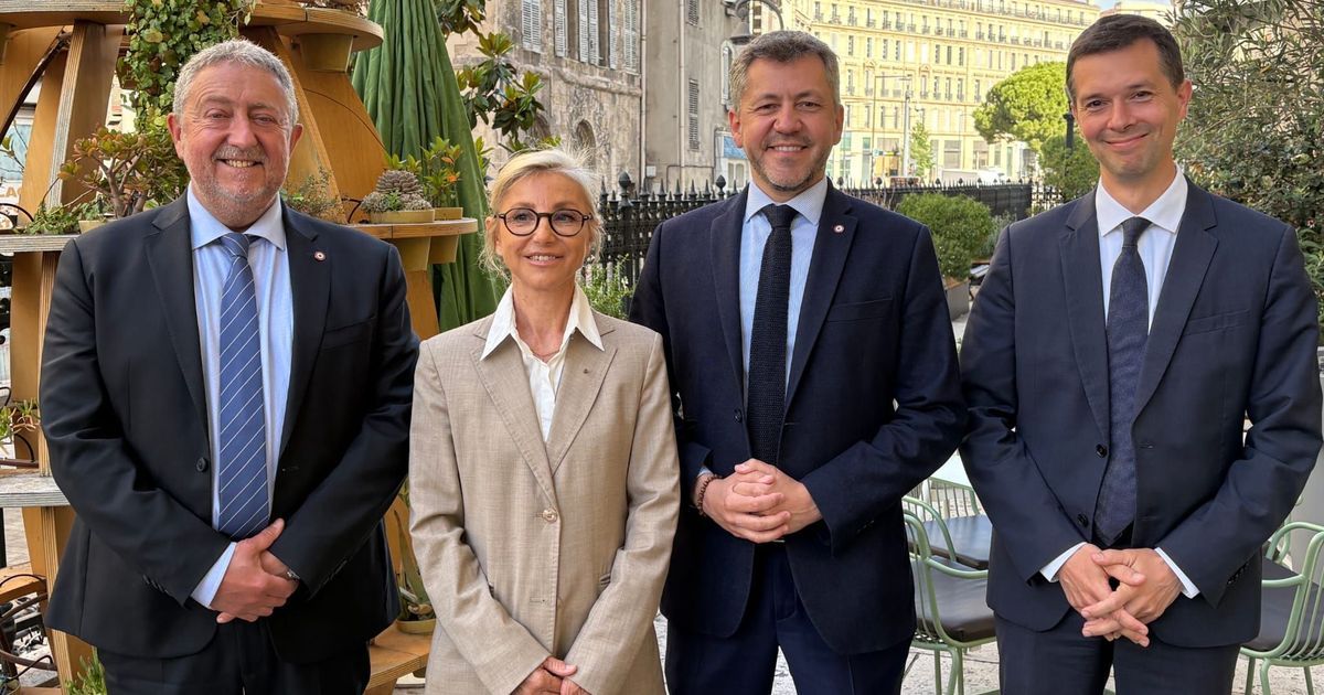 Une élue de droite rejoint le RN : un tournant politique dans les Bouches-du-Rhône
