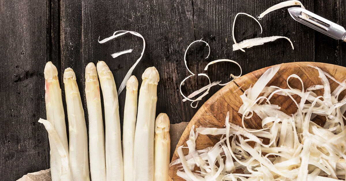 Doit-on éplucher les asperges vertes et blanches ?
