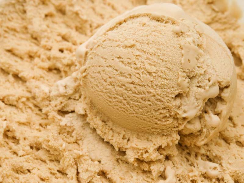Un goût insolite : la glace au lait maternel sous enquête sanitaire