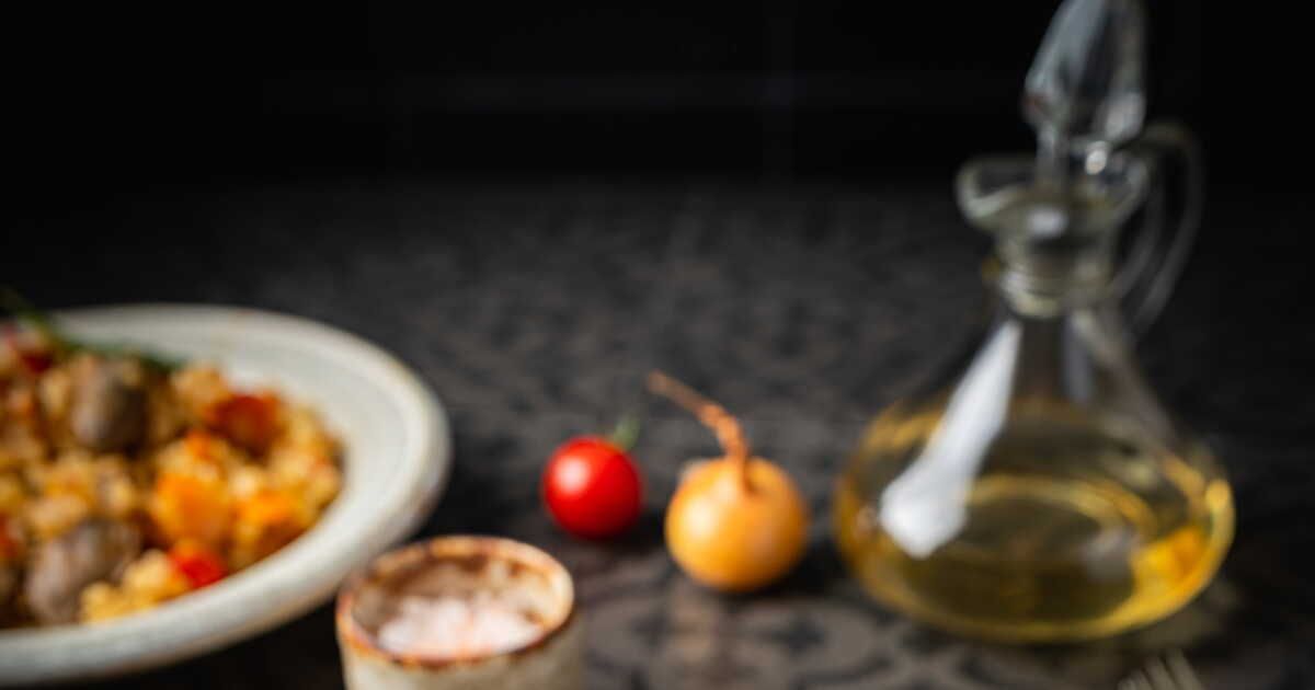 Des pâtes façon risotto savoureuses à la courgette et aux boulettes de poulet