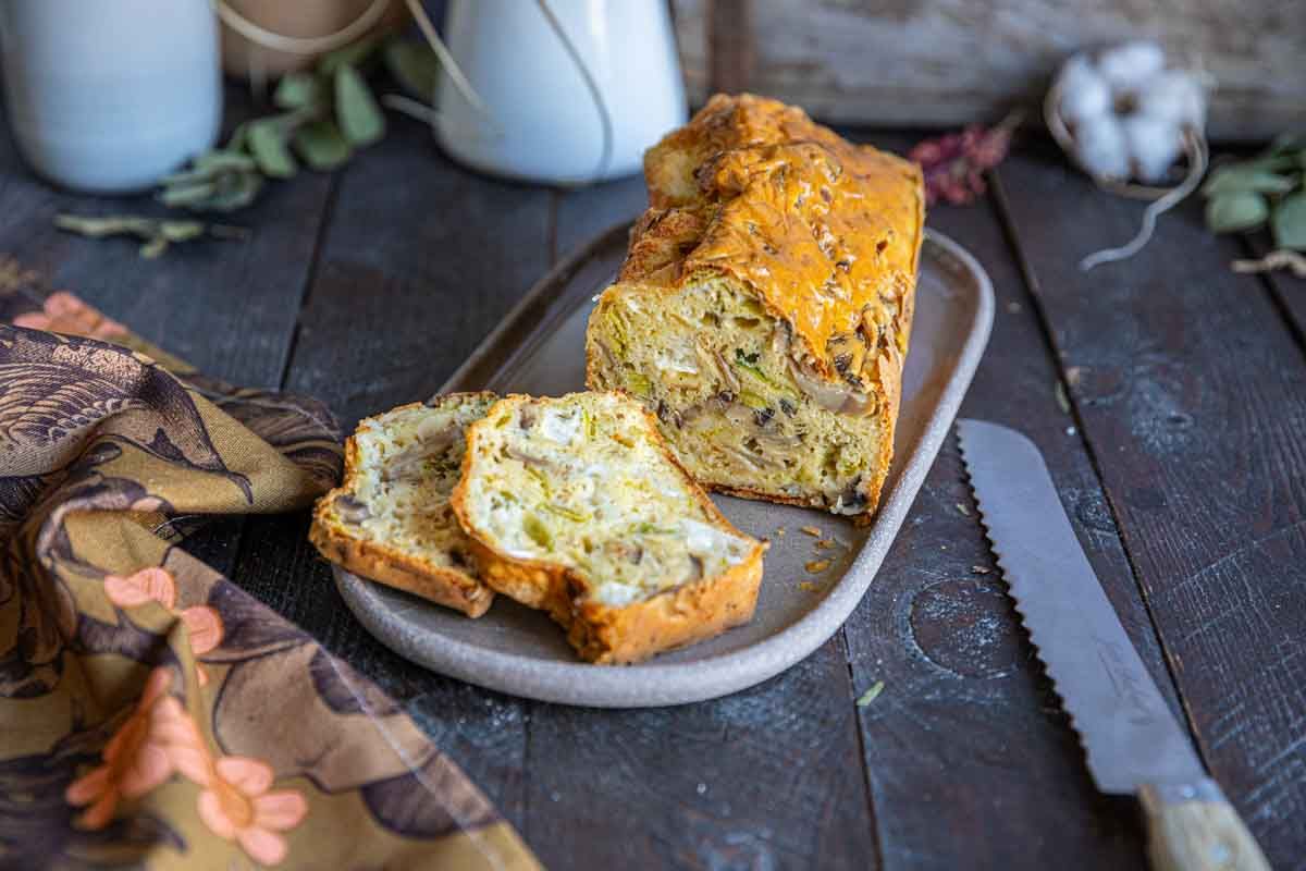 Cake aux champignons, poireau & chèvre