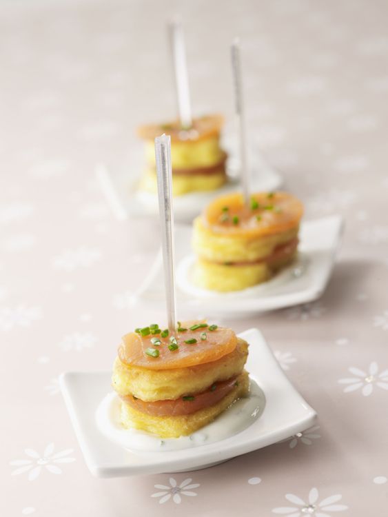 Bouchées de quenelles à la truite fumée et sauce ciboulette