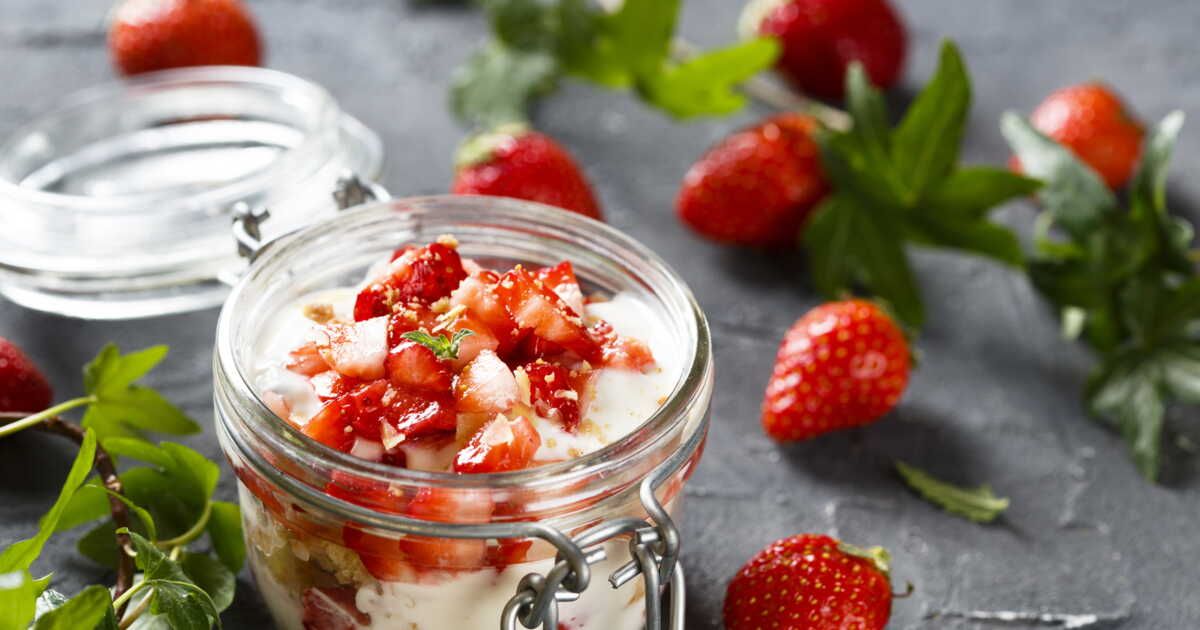 L'été en douceur avec le tiramisu citron-fraises de Cyril Lignac