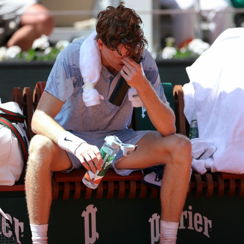 Jannik Sinner surpris et éliminé au deuxième tour de Roland-Garros