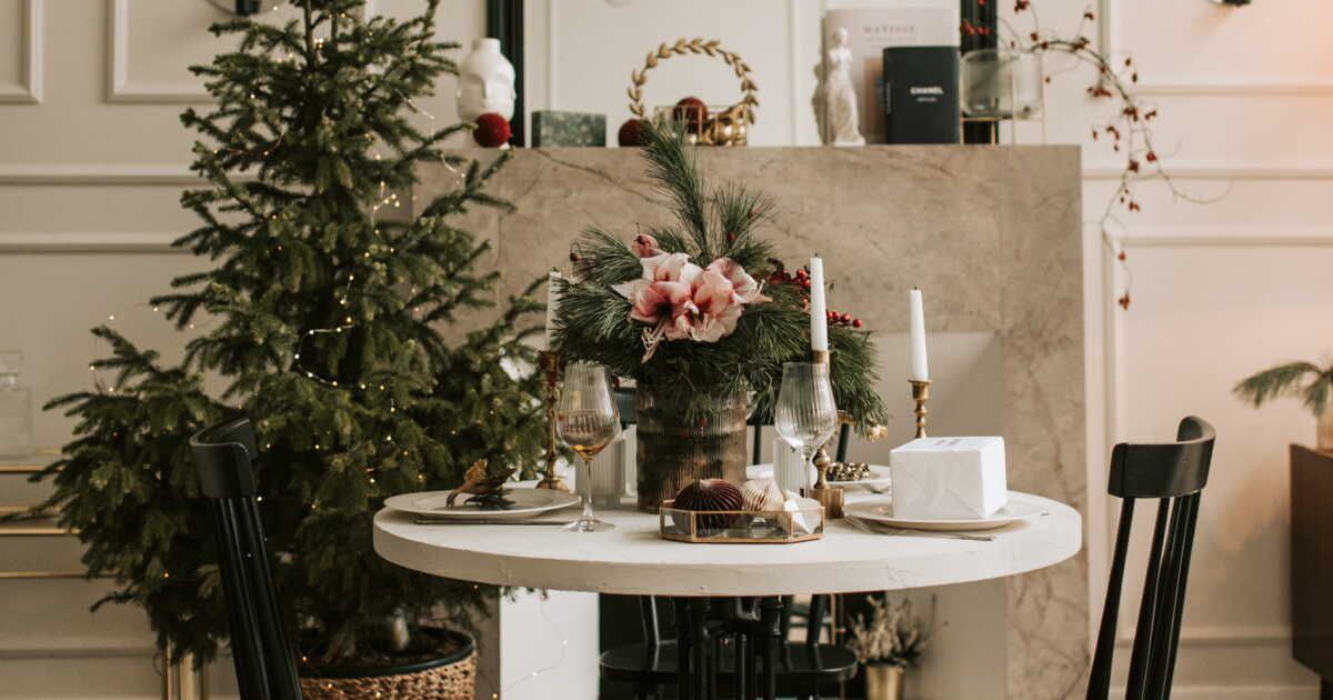 Comment stabiliser son sapin de Noël sans pied ? 4 astuces pratiques