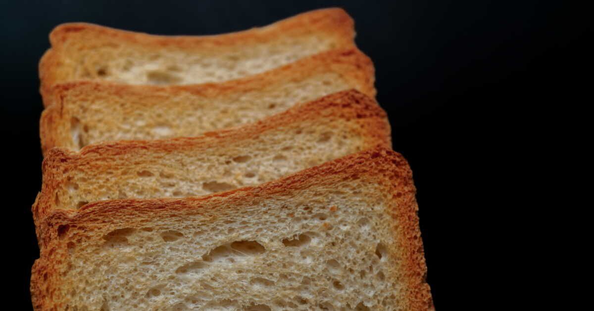 L'astuce ingénieuse pour toaster plusieurs tranches de pain en un clin d'œil