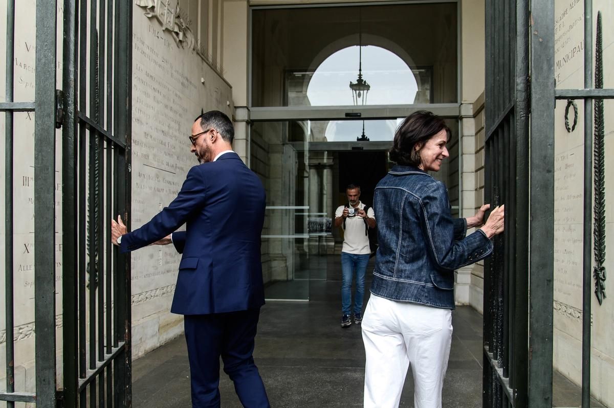 Pau rend hommage à André Labarrère : la mairie s'ouvre à tous