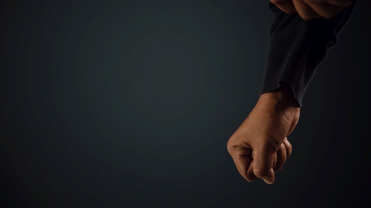 Un adolescent poignarde son grand-père après une dispute nocturne