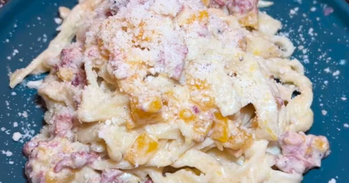 Une recette réconfortante : pâtes au butternut et saucisse italienne