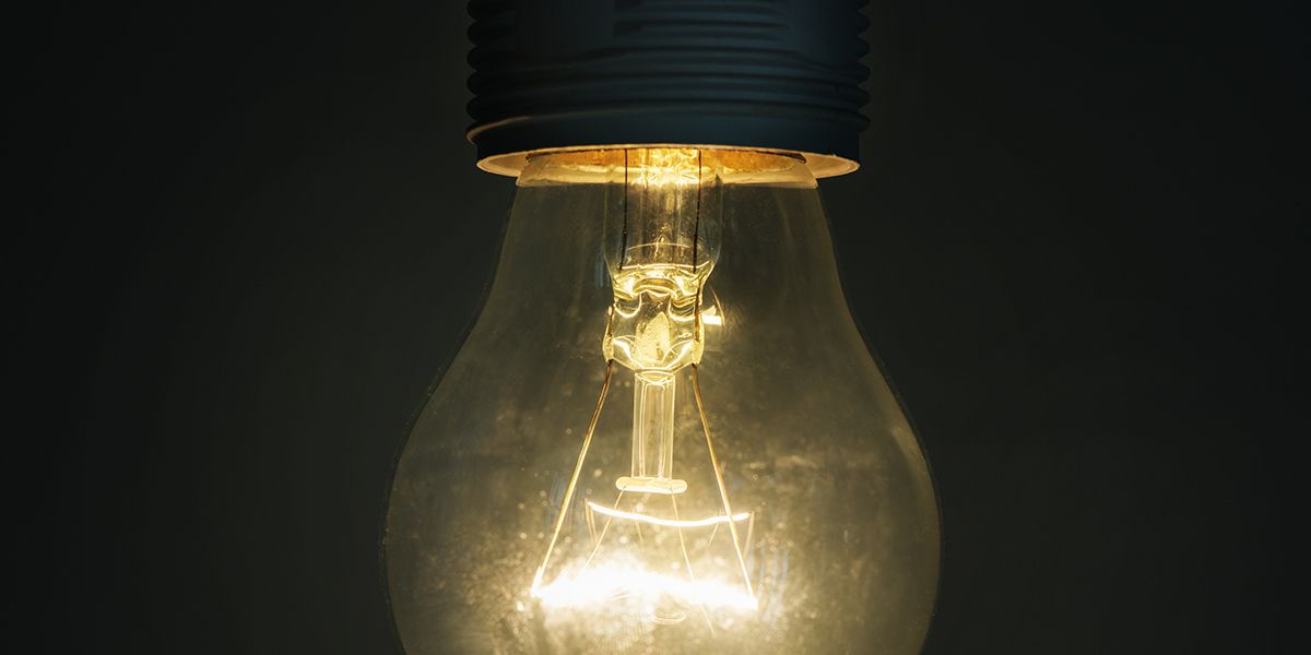 Astuces infaillibles pour retirer un culot d'ampoule cassée
