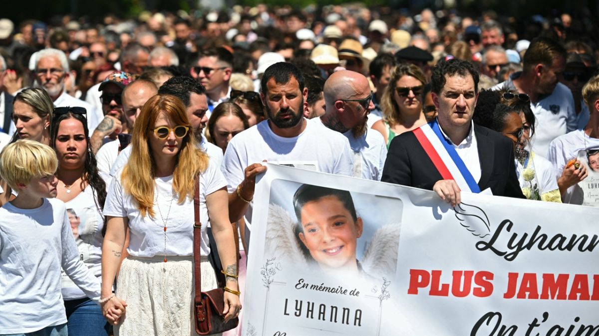 Marche blanche à Fleurance : un hommage poignant à Lyhanna, 11 ans