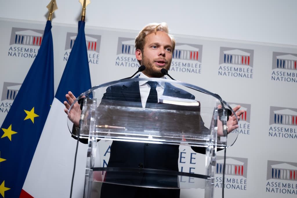 Accusations explosives : Charles Alloncle cible Xavier Niel pour surveillance