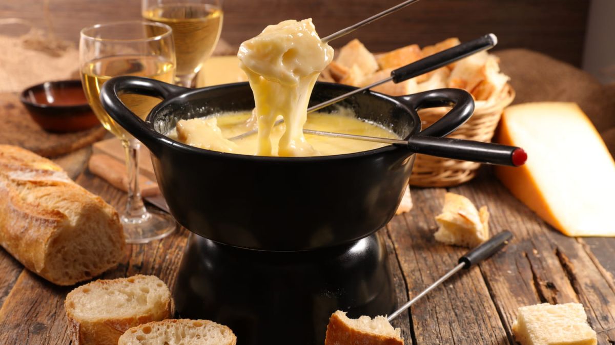 Les fromages incontournables pour une fondue savoyarde réussie