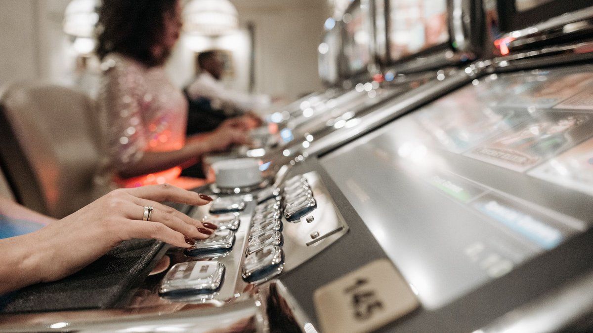 Une interdite du jeu remporte le jackpot, mais la fête tourne court