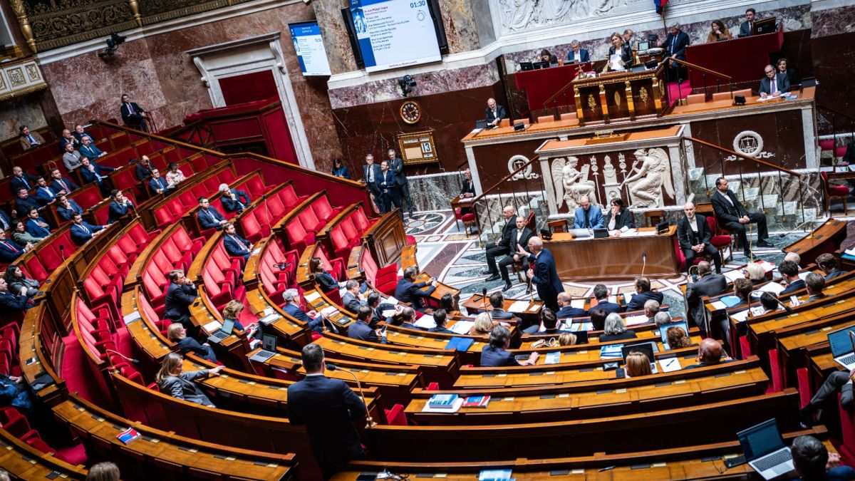 Agression homophobe tragique : hommage à Noahm à l'Assemblée