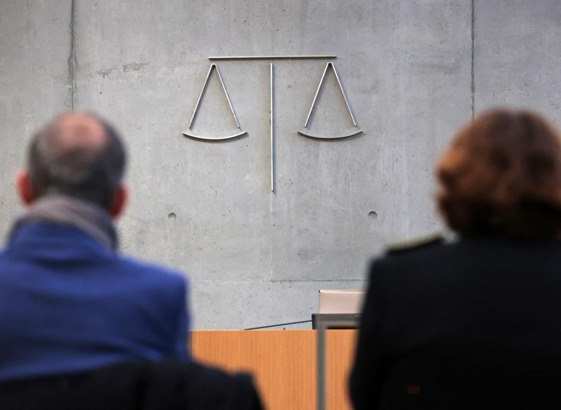 Le procès d'un homme accusé d'avoir exploité son épouse pour des relations tarifées