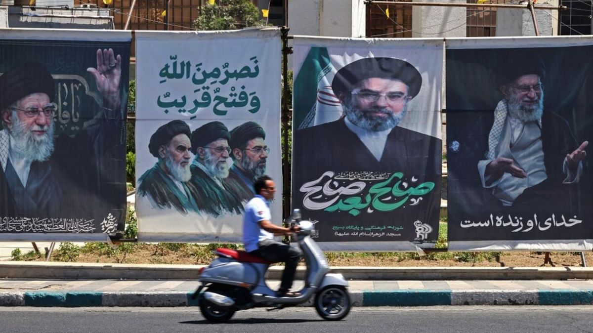 Les funérailles d'Ali Khamenei reportées : une cérémonie historique attendue