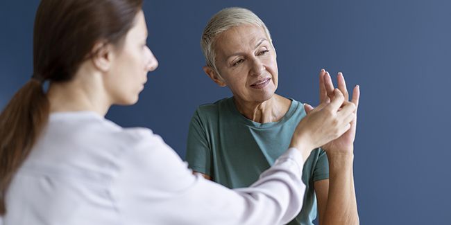 Choisir sa mutuelle senior pour l'ergothérapie : clés et tarifs