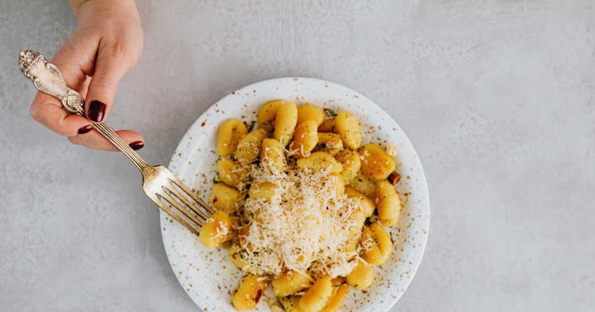 Gnocchi faits maison : recettes, astuces et accompagnements pour un délice italien