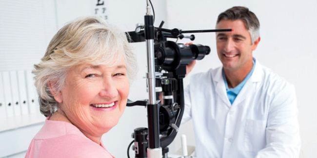 Bien choisir sa mutuelle optique senior : conseils et coûts à considérer
