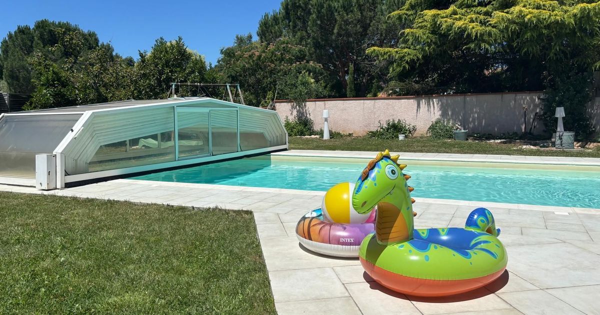 À Toulouse, la tendance estivale des piscines louées à l'heure capte l'attention