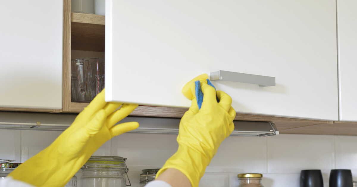 Les secrets pour nettoyer les façades de vos meubles de cuisine