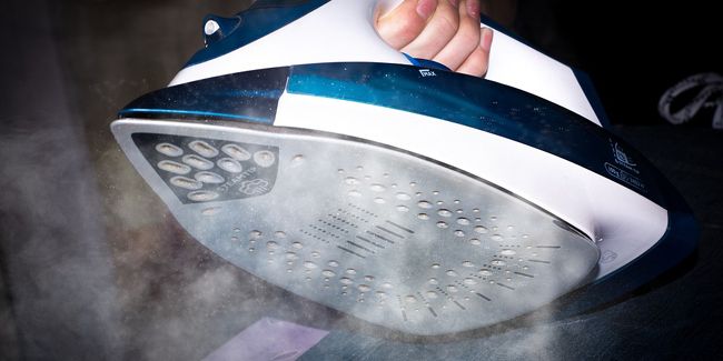 Astuces pour détartrer et faire briller la semelle de votre fer à repasser