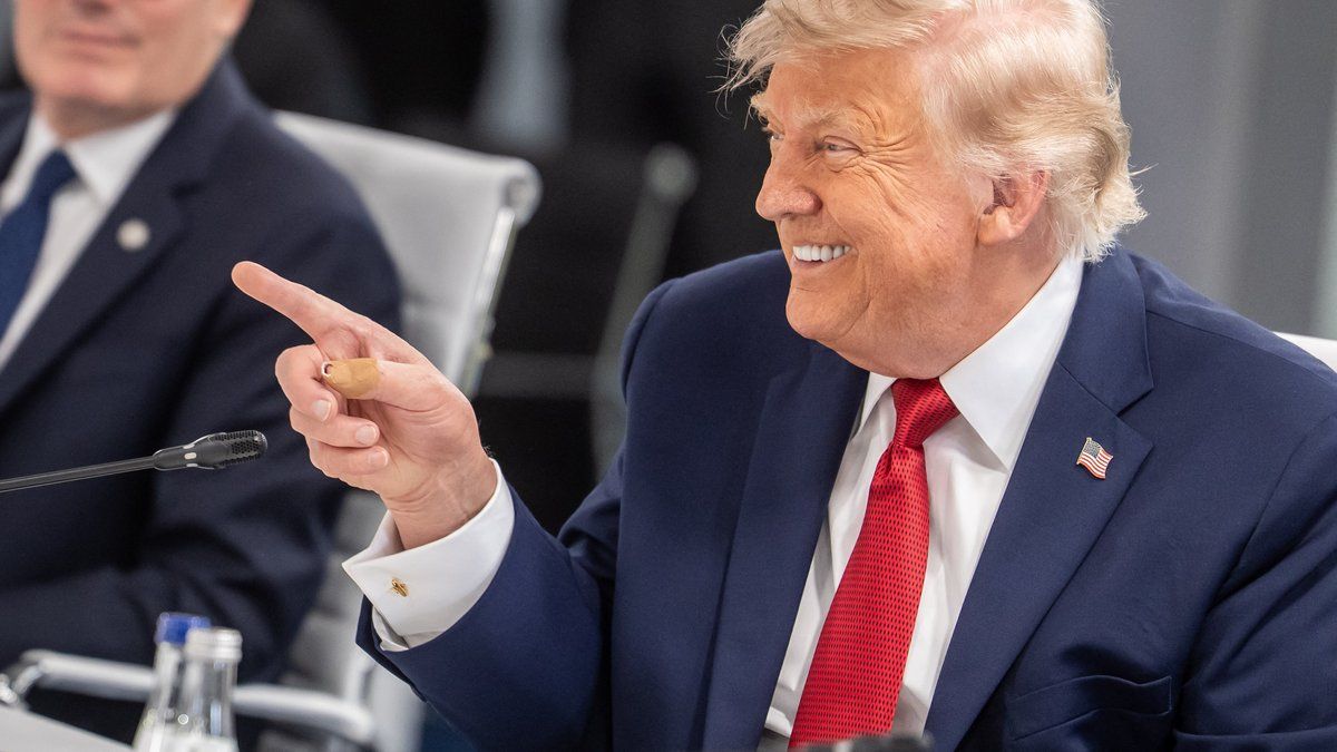Trump fait sensation au G7 d’Évian avec une arrivée tonitruante