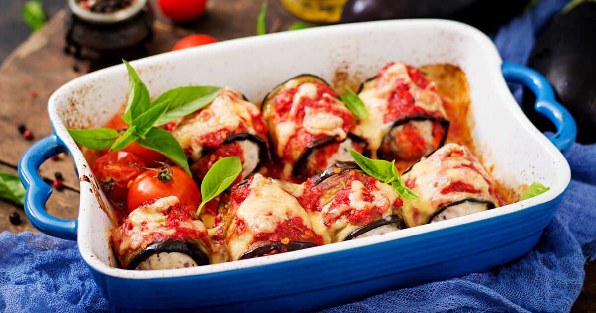 Savourez cette recette délicieuse de roulés d'aubergines au gratin