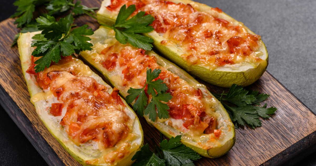 Découvrez la recette des courgettes farcies façon pizza pour un été savoureux