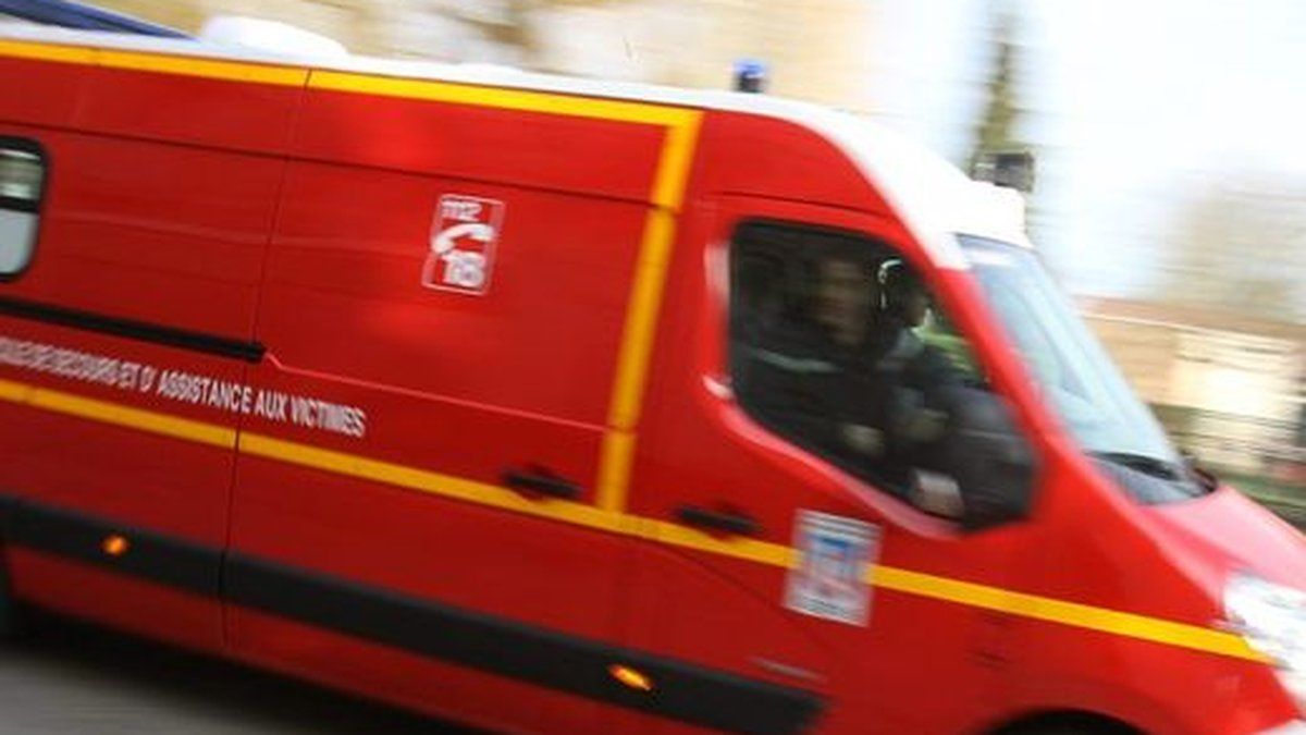 Incendie spectaculaire d'une moissonneuse dans le Lot-et-Garonne