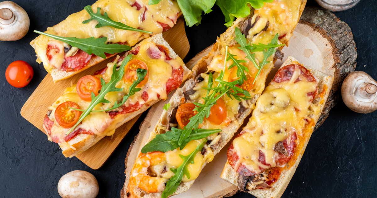 Pizza baguette : une recette gourmande pour utiliser les restes du frigo