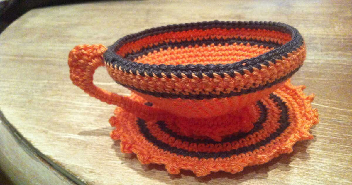 Redécouverte du charme des tasses à thé au crochet