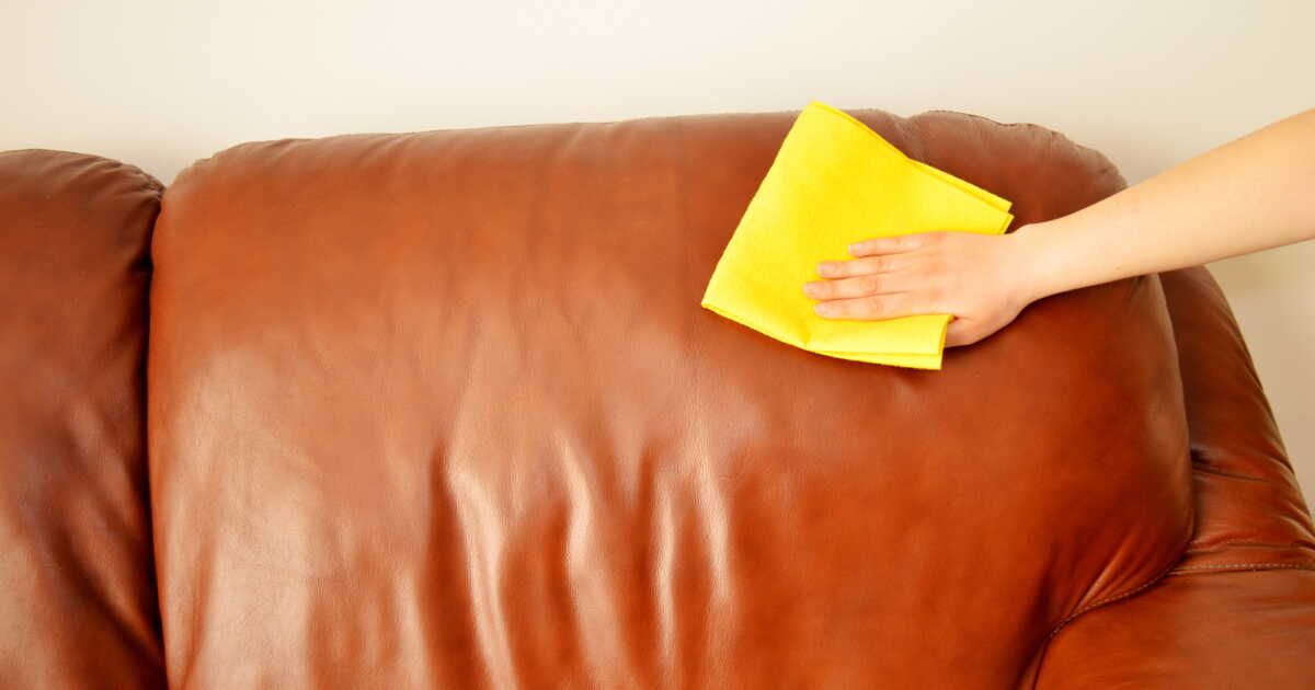 Redonnez vie à votre canapé en cuir : astuces pratiques pour atténuer les rayures