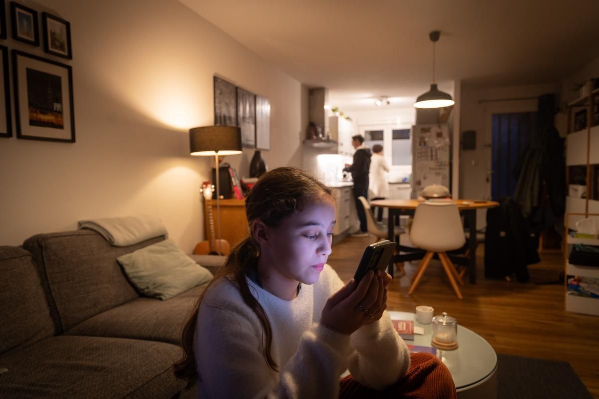 Bruxelles évalue l'interdiction des réseaux sociaux pour les moins de 15 ans en France