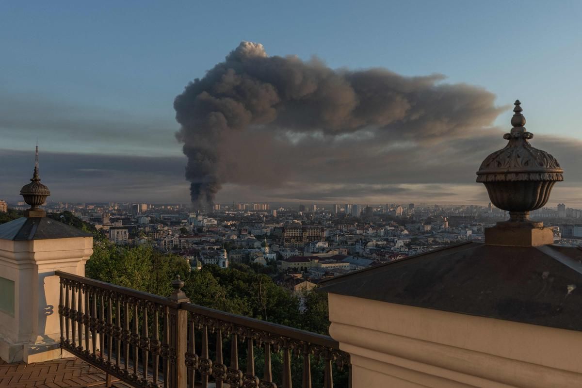 Des frappes russes dévastatrices secouent Kiev : un bilan tragique de 30 morts