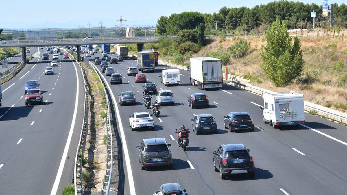 Incendie d'un poids lourd sur l'A9 : des sapeurs-pompiers en action près de Montpellier