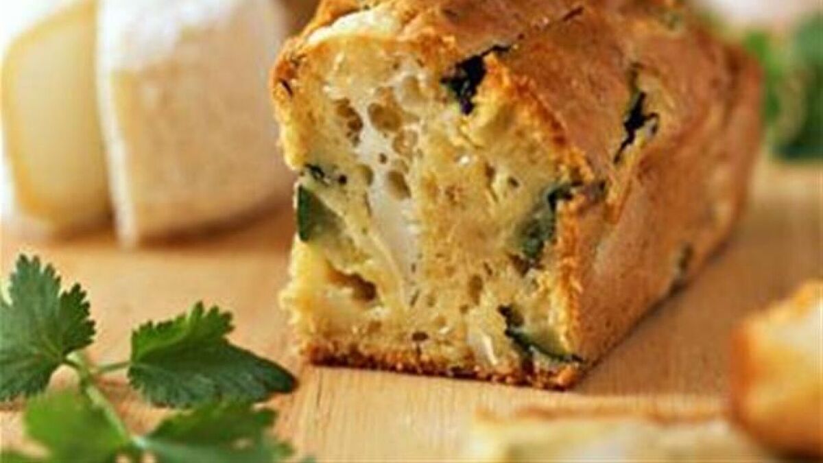 Un cake salé courgette, chèvre et basilic pour un apéro réussi