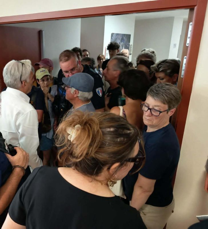 « Entre querelles et ambitions: l'actualité politique en Dordogne »