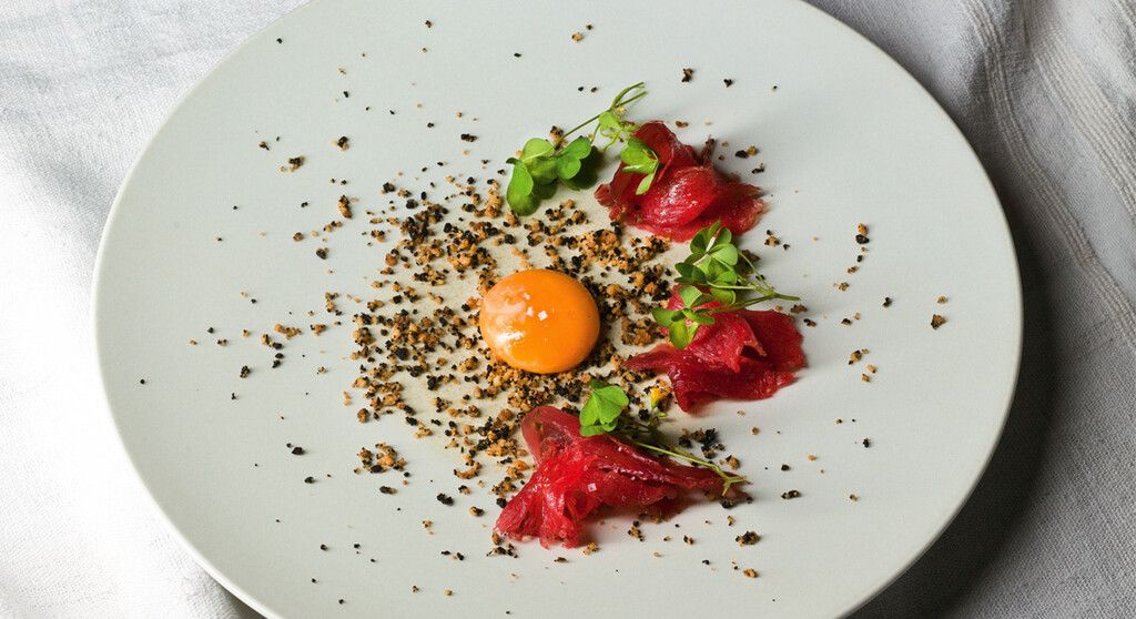 Une expérience gustative : le bœuf à l'oxalis et son œuf confit