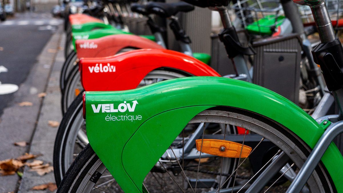 Une nuit tragique : un jeune gravement brûlé après l'explosion d'un chargeur de vélo électrique