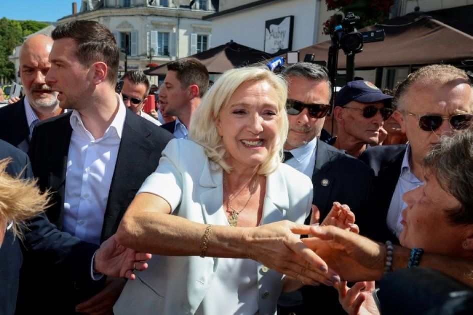 Marine Le Pen et Jordan Bardella face à une première sortie tumultueuse