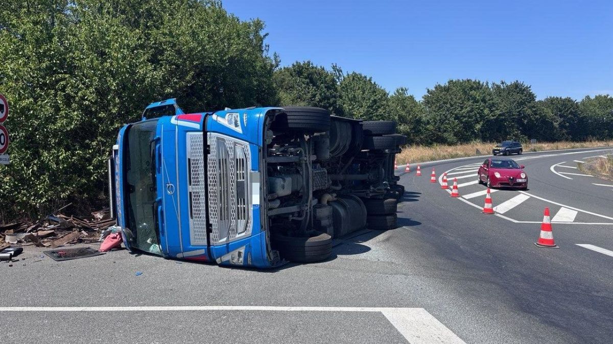 Un poids lourd se couche sur la route à Germond-Rouvre, trafic perturbé