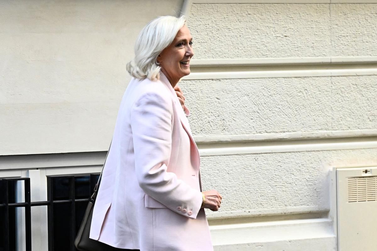 Marine Le Pen confirme sa candidature pour 2027 : une décision qui ne fléchit pas face à la justice