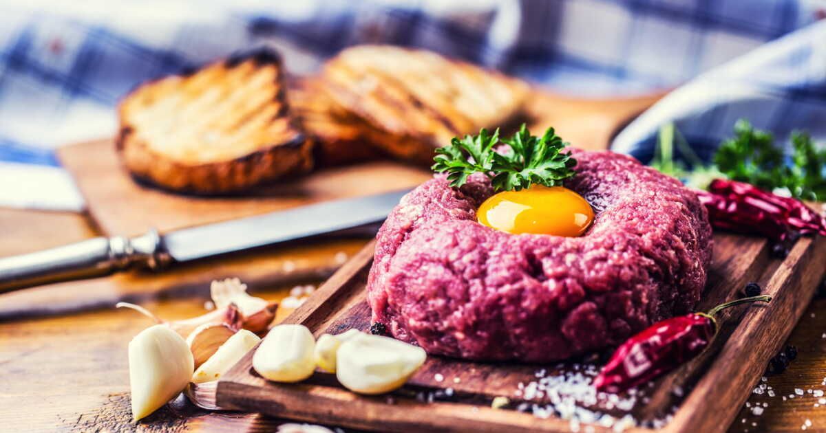 Danger dans votre assiette : Intermarché rappelle des steaks hachés contaminés