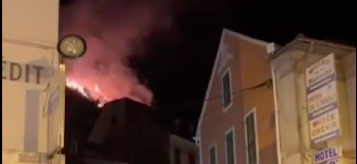 Incendie au pied du château de Lourdes après un feu d'artifice mémorable